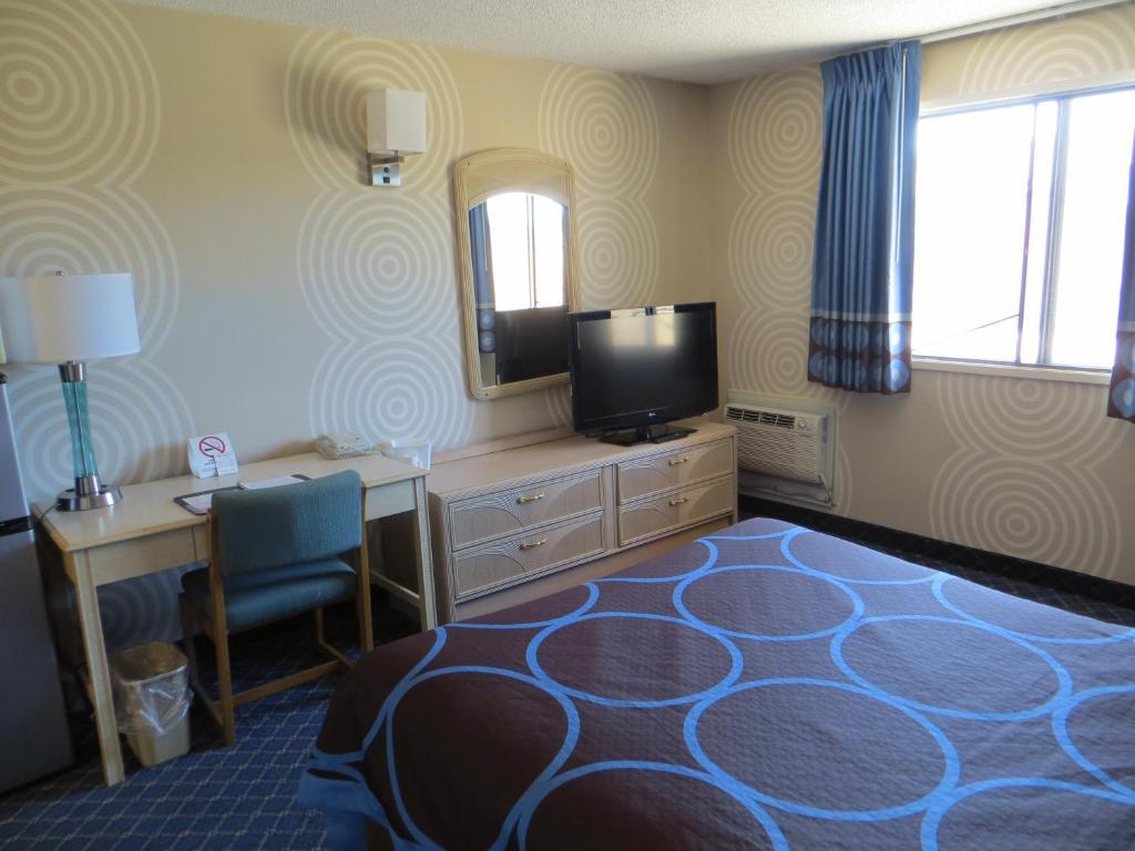 Super 8 By Wyndham Red Deer Hotell Rum bild