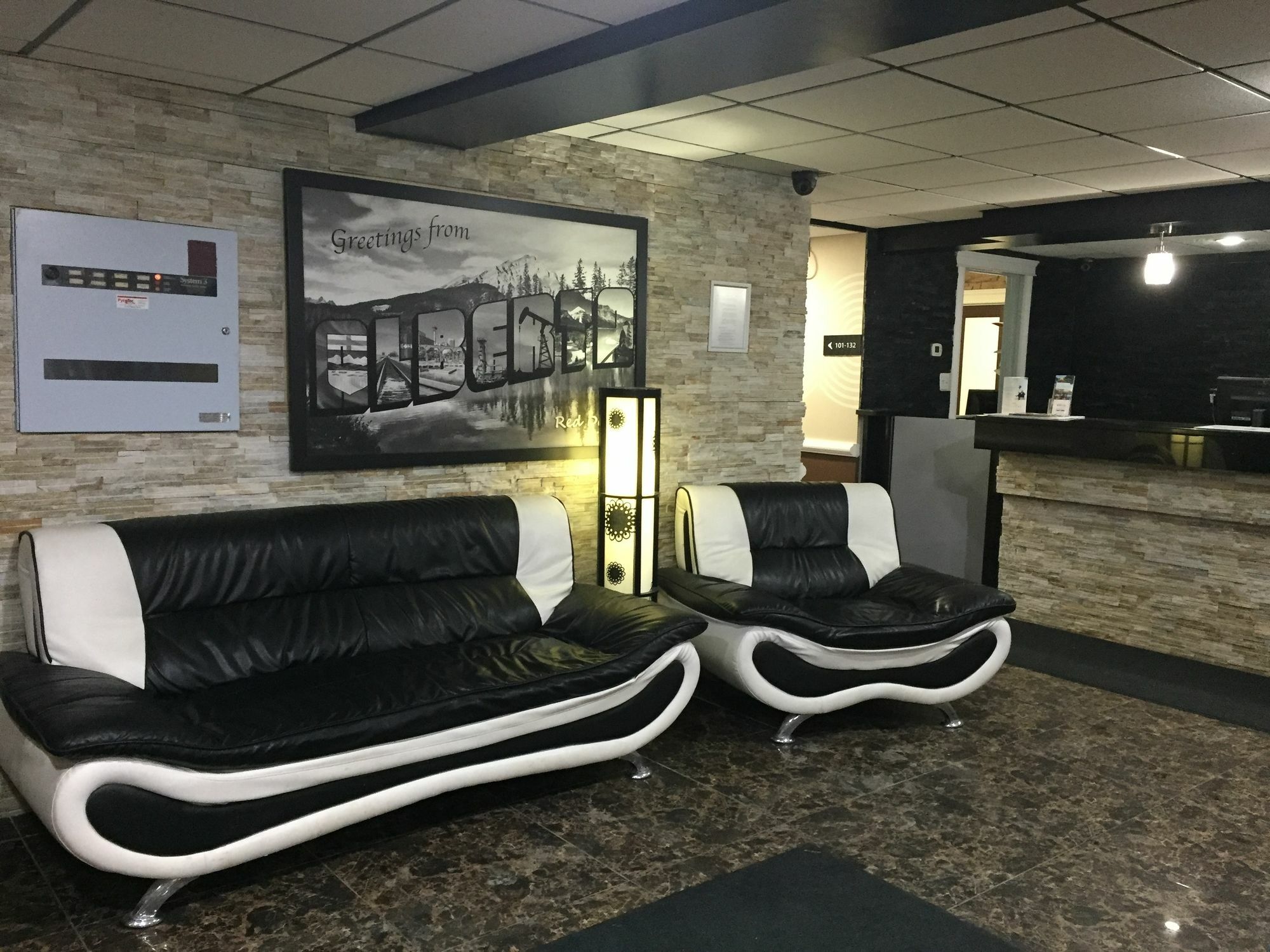 Super 8 By Wyndham Red Deer Hotell Exteriör bild