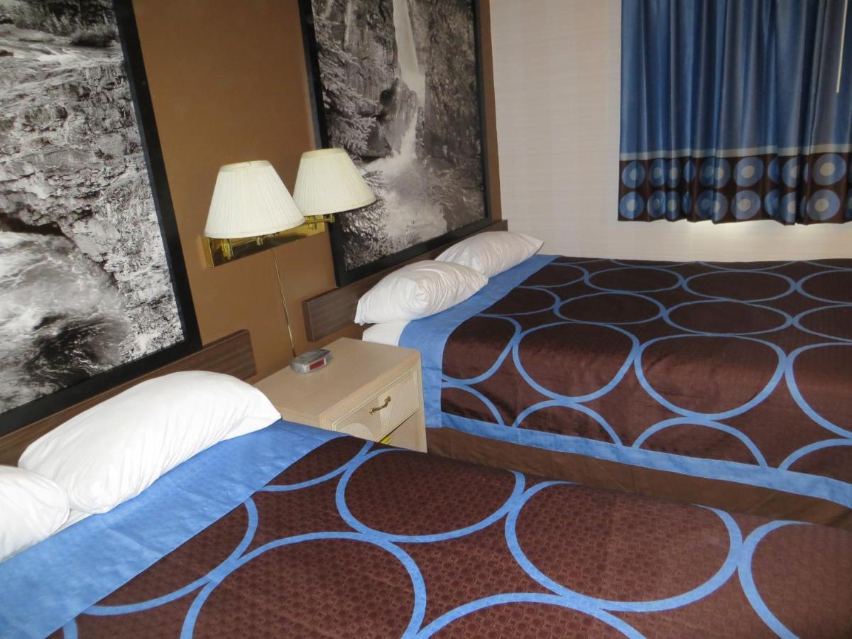 Super 8 By Wyndham Red Deer Hotell Rum bild